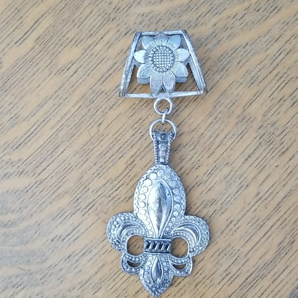 Scarf charm